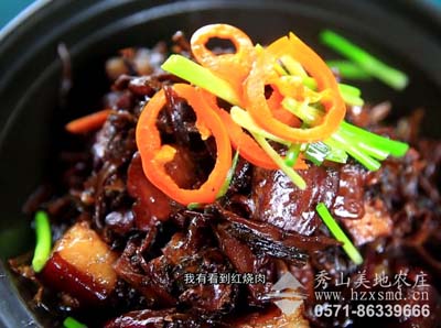 农庄特色农家菜：河蚌+笋干菜+红烧肉